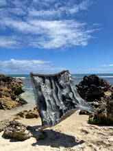 Load image into Gallery viewer, Yabinki Blankie